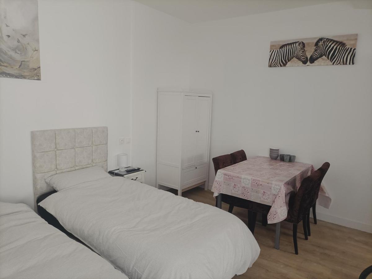 7 Minutes De L'Aeroport Cdg 5 Bed and Breakfast Thieux  Exteriör bild