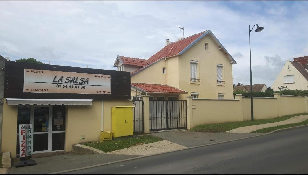 7 Minutes De L'Aeroport Cdg 5 Bed and Breakfast Thieux  Exteriör bild
